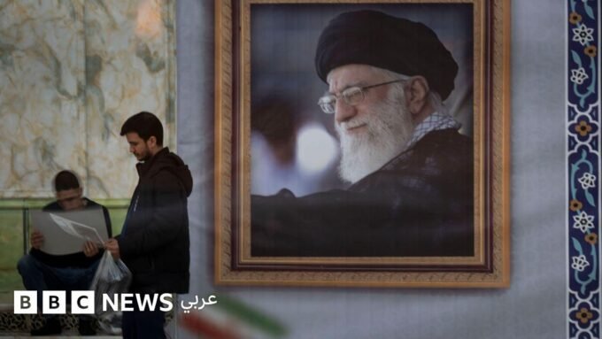 صورة للمرشد الأعلى الإيراني علي خامنئي في جنوب طهران