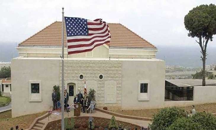 صورة جوية لقاعدة عسكرية أمريكية تظهر مقاتلات حربية، أو صورة للسفارة الأمريكية في بيروت.