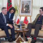 وزير النقل المغربي ورئيس مجموعة الصداقة البرلمانية البولندية خلال مباحثات بالرباط حول تعزيز التعاون في قطاع النقل.