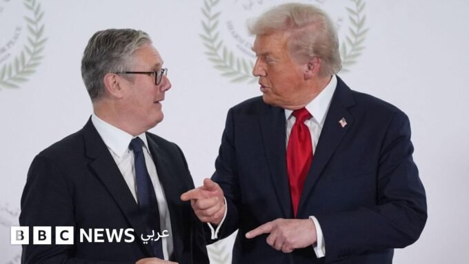 صورة للرئيس الأمريكي دونالد ترامب ورئيس الوزراء البريطاني كير ستارمر في سياق التوترات مع إيران.