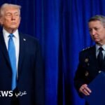 الرئيس الأمريكي دونالد ترامب ورئيس هيئة الأركان المشتركة الجنرال دان كاين في اجتماع.