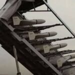 صورة لطائرة مسيرة إيرانية أو حاملة طائرات أمريكية في منطقة الخليج