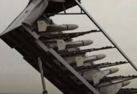 صورة لطائرة مسيرة إيرانية أو حاملة طائرات أمريكية في منطقة الخليج