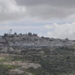 صورة لمقر جامعة الدول العربية أو خريطة للضفة الغربية تبرز المناطق المتأثرة بالقرار الإسرائيلي.