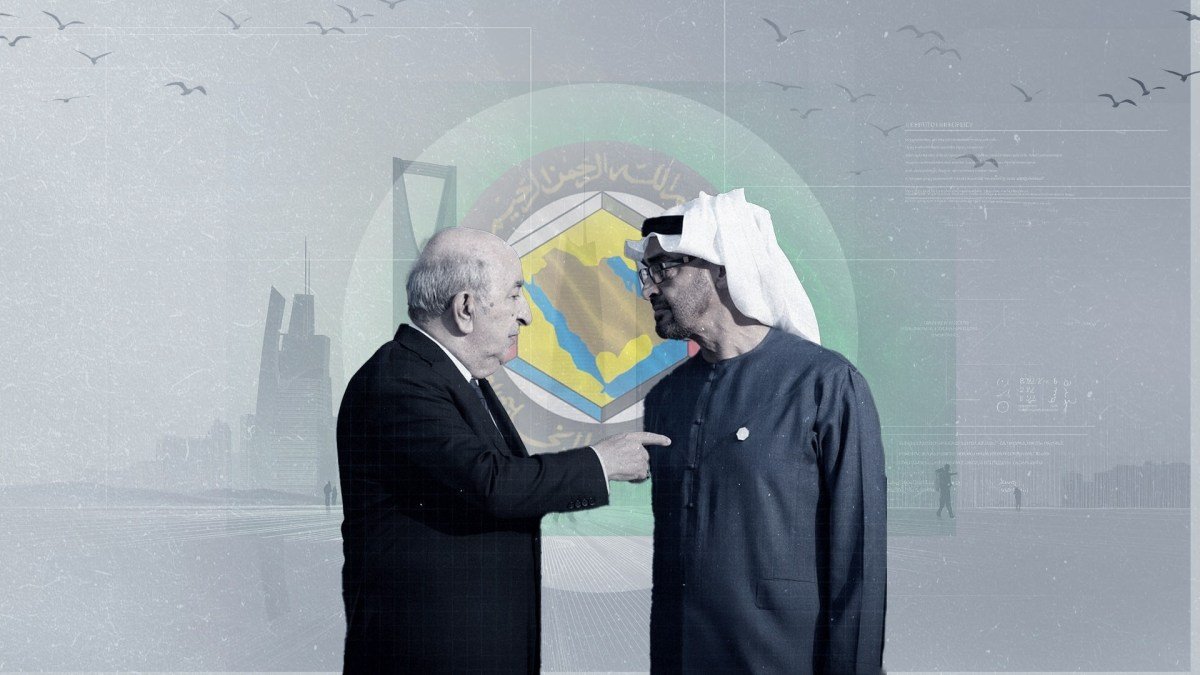 خريطة توضح موقع الجزائر والإمارات في المنطقة، أو طائرات تابعة لشركات طيران البلدين.