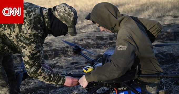 صورة لمحطة نفطية مشتعلة في ميناء تامان الروسي بعد استهداف أوكراني