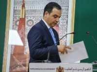 صورة توضيحية لبرامج الدعم الاجتماعي والحماية الصحية في المغرب، مع شعار الحكومة.