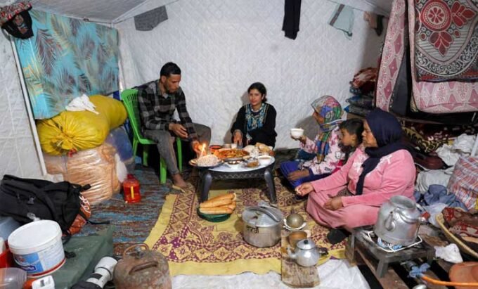 خريطة العالم تظهر مناطق الشرق الأوسط وشمال إفريقيا مع أسهم تشير إلى التفاعلات الدبلوماسية