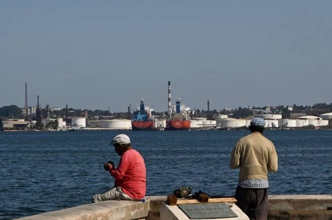 أبرز المستجدات الدولية: قضايا سياسية وأمنية واقتصادية على الساحة العالمية 5 صورة تجمع رموزًا سياسية عالمية أو خريطة للعالم تبرز مناطق التوتر الجيوسياسي.