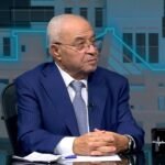 صورة للدكتور ممدوح العبادي خلال لقائه في برنامج "نبض البلد" لتحليل الأوضاع السياسية الإقليمية.