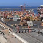 رسم بياني يوضح تطور العجز التجاري في المغرب مع التركيز على قطاعات الصادرات والواردات الرئيسية.