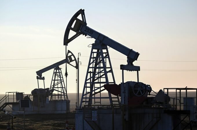 العراق يؤكد: لا إخطار رسمي بشأن عقوبات أمريكية محتملة على صادرات النفط 7 صورة لناقلة نفط في المياه الإقليمية العراقية أو لمقر شركة سومو