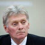 الكرملين يؤكد: لا مباحثات مع واشنطن حول القضية الكوبية 4 صورة للمتحدث باسم الكرملين دميتري بيسكوف أثناء الإدلاء بتصريح صحفي حول العلاقات الروسية الكوبية.