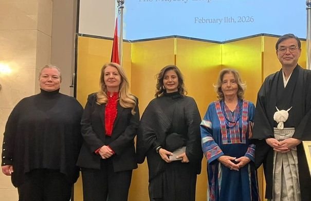 سفير اليابان في عمان أساري هيديكي خلال حفل استقبال العيد الوطني لبلاده، مع حضور دبلوماسي وشخصيات أردنية.