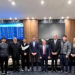 وزير الرياضة المصري أشرف صبحي يستقبل المصارع مصطفى حسين وبعثة منتخب المصارعة الرومانية بعد فوزهم بذهبية بطولة التصنيف العالمي.