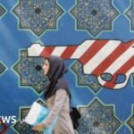 لقاء دبلوماسي يرمز إلى مسار التفاوض غير المباشر بين إيران والولايات المتحدة.