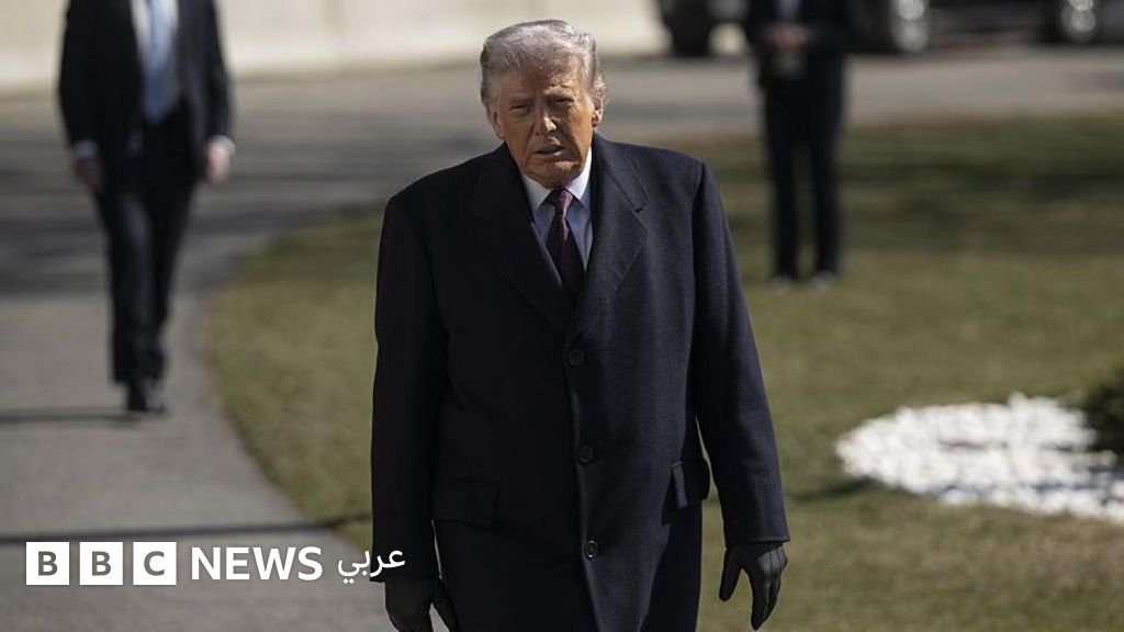 توتر نووي متصاعد: ترامب يعلن عدم رضاه عن مفاوضات إيران وعُمان تكشف عن “اختراق” بشأن اليورانيوم 3 صورة تعكس التوترات الدبلوماسية والنووية بين الولايات المتحدة وإيران، مع تدخل عُمان كوسيط في المفاوضات.