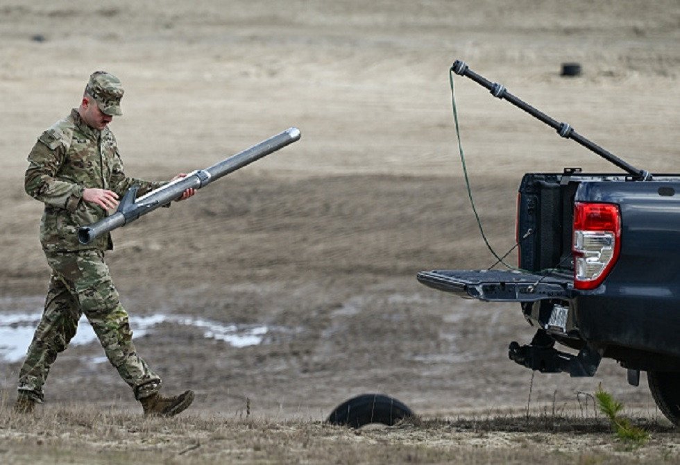صورة لمقر حلف الناتو أو اجتماع قادة الحلف ترمز للعلاقات الأمريكية الأوروبية.