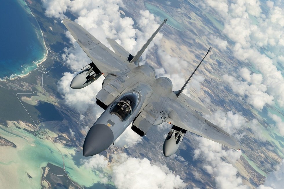 صورة جوية لقاعدة موفق السلطي في الأردن تظهر طائرات عسكرية أمريكية من طراز F-35 وطائرات نقل.