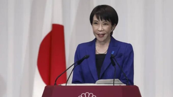 اليابان تحذر بكين: لن نسمح بفرض أمر واقع جديد في مياهنا الإقليمية 7 صورة لسناي تاكايتشي، المسؤولة اليابانية، تتحدث في مؤتمر صحفي حول السياسة الخارجية.