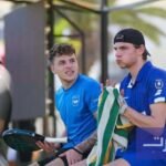 صورة لملاعب البادل الحديثة في أكادير خلال استضافتها لبطولة دولية، تظهر اللاعبين وهم يتنافسون.