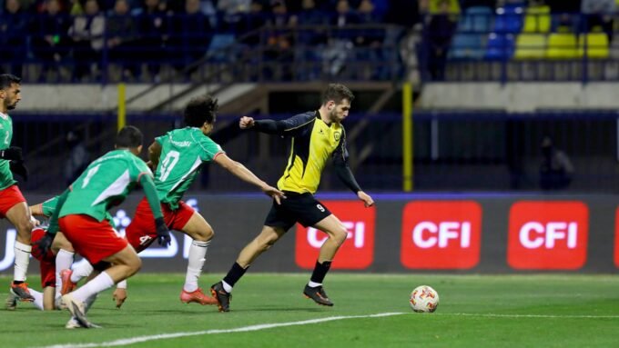 تأجيل مواجهة الحسين والسرحان: دعم أردني لمشوار "الملكي" الآسيوي 5 صورة لفريق الحسين لكرة القدم خلال إحدى مبارياته، تعكس الروح التنافسية والاستعداد للمنافسات القارية.