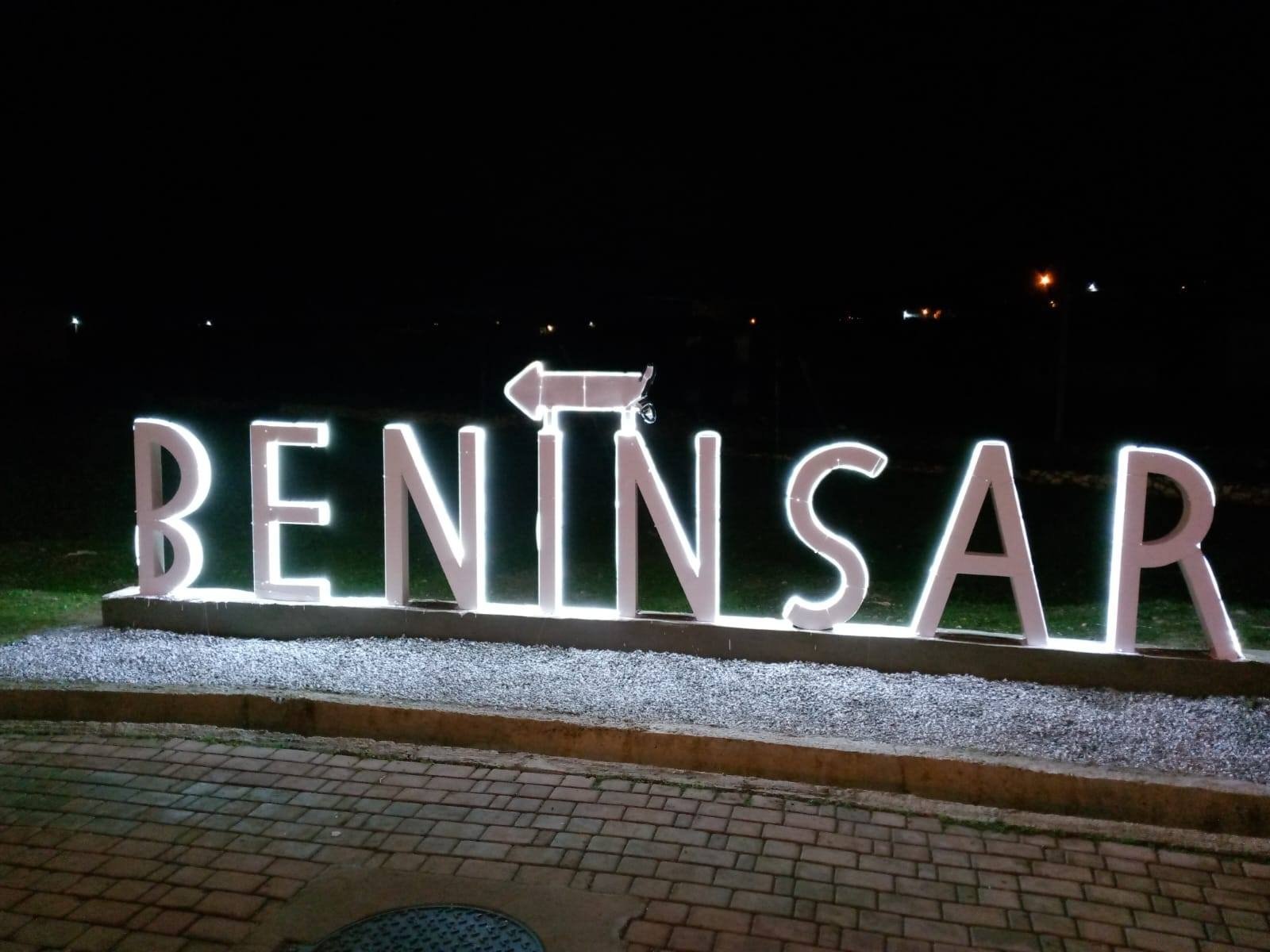 صورة جوية لمدينة بني أنصار تظهر أعمال تهيئة حضرية وتطور البنية التحتية