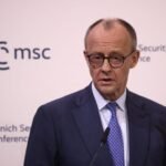 ميرتس يحذر من انهيار النظام العالمي القديم ويدعو لردع نووي أوروبي متكامل 4 المستشار الألماني فريدريش ميرتس يلقي خطاباً في مؤتمر ميونخ للأمن، يناقش تحولات النظام العالمي.