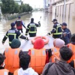 تلاميذ مغاربة يستفيدون من دروس في فصول دراسية مؤقتة بعد الفيضانات.