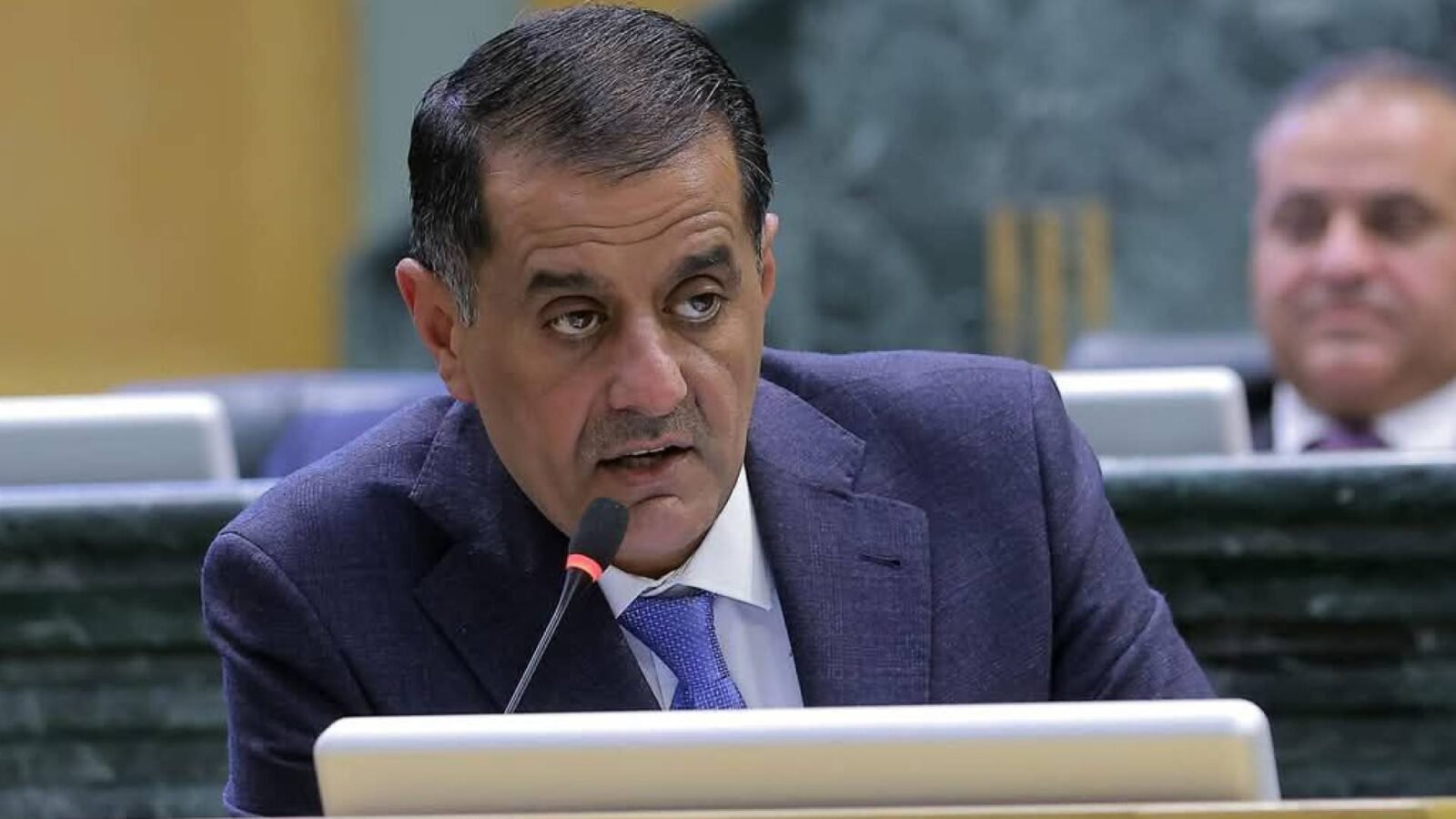 النائب الغويري يدعو لتدخل حكومي مباشر في تسعير المنتجات وتقليص مهلة خطط الطوارئ 3 النائب محمد سلامة الغويري يتحدث في جلسة مجلس النواب الأردني.