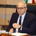 لبنان يؤكد تضامنه الراسخ مع دول الخليج والأردن في مواجهة التحديات الأمنية 4 صورة لرئيس مجلس الوزراء اللبناني الدكتور نواف سلام خلال مكالمة هاتفية مع مسؤول عربي