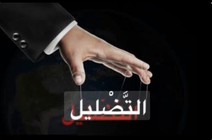 سيدة سنغالية تحمل علمًا خلال احتفال رياضي في فرنسا