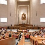 صورة لمبنى البرلمان المصري أو الدستور المصري مع خلفية تعبر عن التغيير