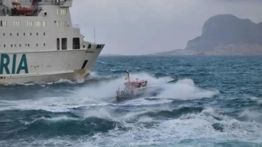 تعليق الرحلات البحرية طريفة طنجة