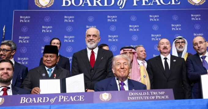 الرئيس الأمريكي دونالد ترامب يستضيف اجتماع مجلس السلام الافتتاحي في واشنطن العاصمة.