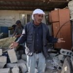 مواطن فلسطيني يقف وسط أنقاض منزله المهدم في قرية الديوك التحتا شمال غرب أريحا.