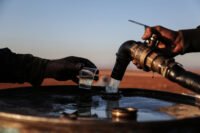 صورة أرشيفية تظهر شاحنة وقود أو معبر حدودي بين سوريا ولبنان، تعكس حركة تهريب المحروقات.