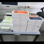 صورة لهواتف آيفون محجوزة من قبل الجمارك في مطار مراكش.