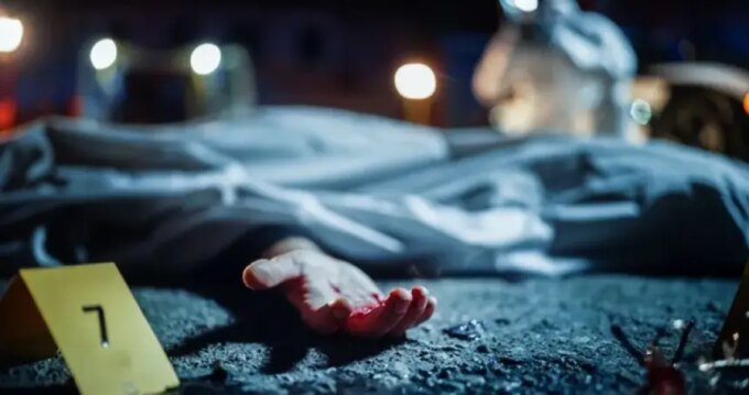 صورة لمقهى شعبي في حي سيدي بوجيدة بفاس، أو لسيارة شرطة في موقع جريمة