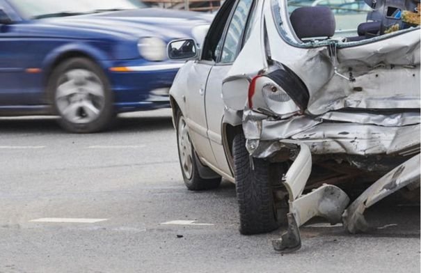 صورة لحطام سيارات بعد حادث سير مروع في نيجيريا