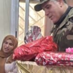 عامل إقليم سيدي سليمان السيد إدريس روبيو يشارك في حفل عقيقة للأمهات المتضررات من الفيضانات، في لفتة تضامنية.