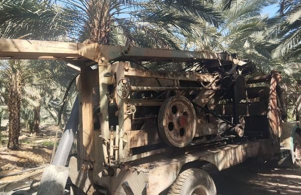 صورة تظهر عملية ضبط بئر مياه وحفارة مخالفة في منطقة الشونة الجنوبية بالأردن.