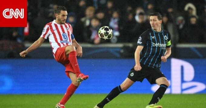 لاعبو كلوب بروج يحتفلون بهدف خلال مباراتهم ضد أتلتيكو مدريد في دوري أبطال أوروبا.