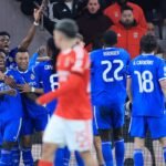 ليلة الأبطال: ريال مدريد يحقق فوزًا ثمينًا على بنفيكا وباريس سان جيرمان يتجاوز موناكو 4 فينيسيوس جونيور لاعب ريال مدريد يحتفل بهدفه ضد بنفيكا في دوري أبطال أوروبا.