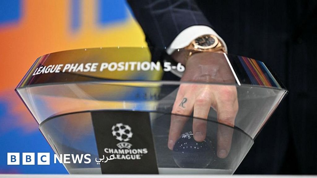 قرعة دوري أبطال أوروبا: صدامات نارية تشعل دور الـ16 3 صورة تظهر شعارات أندية دوري أبطال أوروبا بعد قرعة دور الـ16، مع التركيز على الفرق الكبرى.