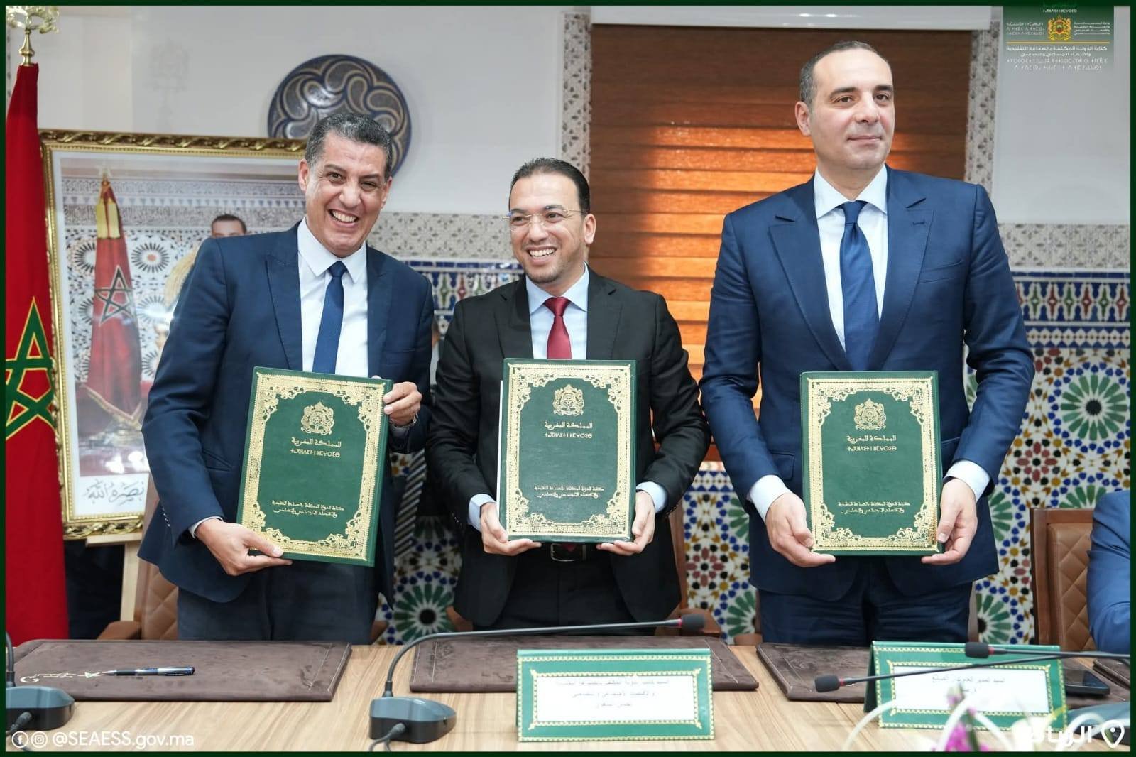 نقلة نوعية في دعم الصناعة التقليدية المغربية: اتفاقيات بقيمة 36 مليون درهم لتعزيز الرقمنة والتسويق 3 مسؤولون مغاربة يوقعون اتفاقيات لدعم رقمنة وتطوير الصناعة التقليدية، مع التركيز على التحول الرقمي والتسويق الدولي.