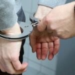 عناصر الشرطة القضائية أثناء عملية توقيف مشتبه به في قضايا سرقة الأسلاك النحاسية بتارودانت