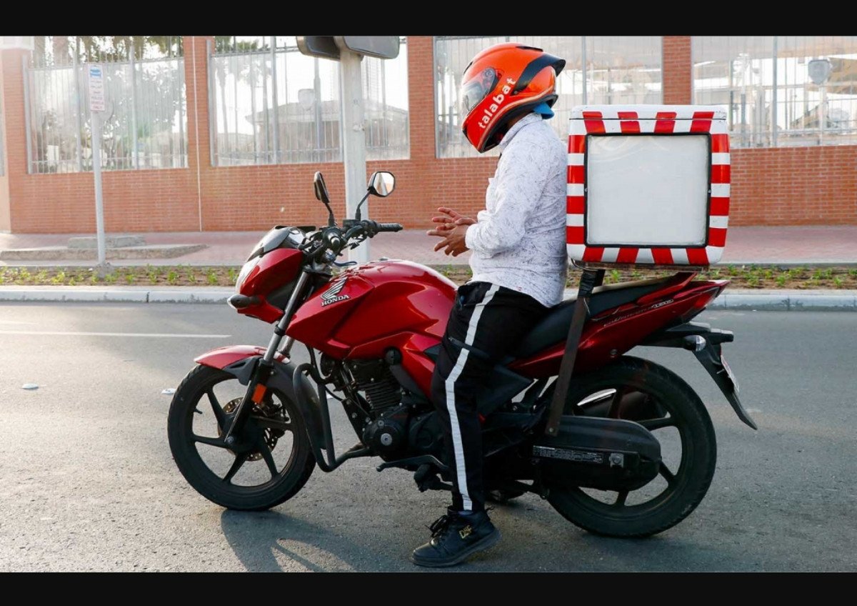 صورة لعناصر الشرطة القضائية أثناء عملية أمنية في مدينة فاس