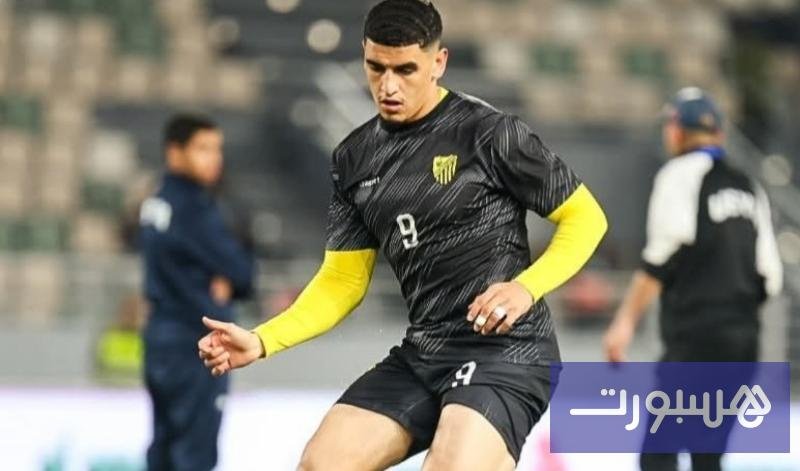 صورة لسفيان بنجديدة لاعب المغرب الفاسي يحتفل بهدف