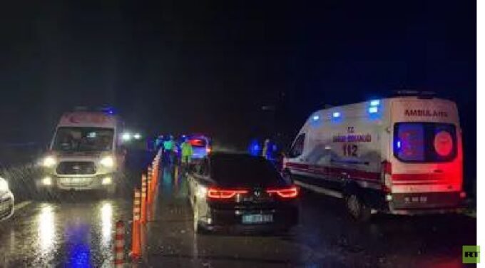 حطام مقاتلة F-16 تركية بعد سقوطها في ولاية باليكيسير